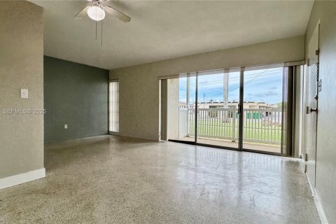 Condo in Merrit Island, Florida, 1 bedroom № 1994454 - photo 3