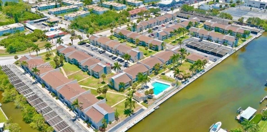 Condo in Merrit Island, Florida, 1 bedroom № 1994454