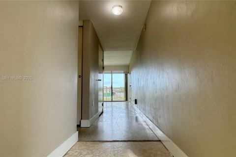 Condo in Merrit Island, Florida, 1 bedroom № 1994454 - photo 14