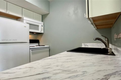 Condo in Merrit Island, Florida, 1 bedroom № 1994454 - photo 7