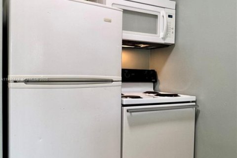 Condo in Merrit Island, Florida, 1 bedroom № 1994454 - photo 6