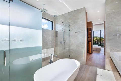 Купить виллу или дом в Майами, Флорида 5 спален, 427.91м2, № 2006090 - фото 21