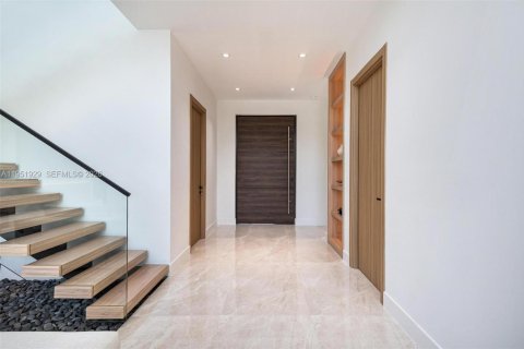 Купить виллу или дом в Майами, Флорида 5 спален, 427.91м2, № 2006090 - фото 14