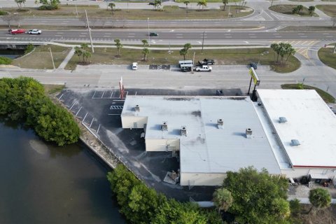 Immobilier commercial à vendre à Port Charlotte, Floride: 906.35 m2 № 2212326 - photo 3
