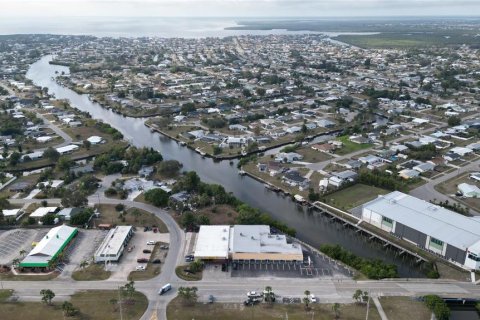 Immobilier commercial à vendre à Port Charlotte, Floride: 906.35 m2 № 2212326 - photo 8
