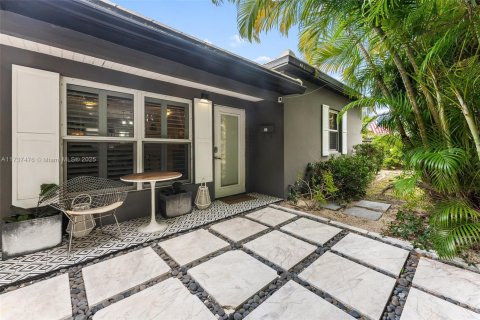 House in Fort Lauderdale, Florida 4 bedrooms, 120.96 sq.m. № 1865582 - photo 6