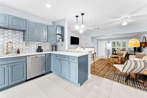House in Fort Lauderdale, Florida 4 bedrooms, 120.96 sq.m. № 1865582 - photo 14
