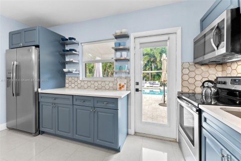 House in Fort Lauderdale, Florida 4 bedrooms, 120.96 sq.m. № 1865582 - photo 15