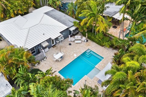 House in Fort Lauderdale, Florida 4 bedrooms, 120.96 sq.m. № 1865582 - photo 1