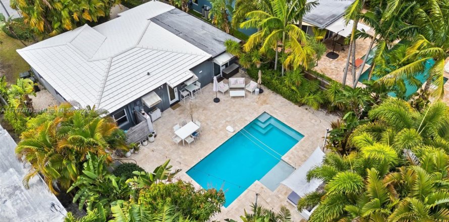 House in Fort Lauderdale, Florida 4 bedrooms, 120.96 sq.m. № 1865582