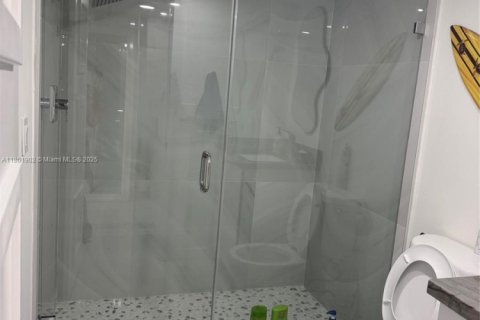 Condominio en venta en Miami Beach, Florida, 1 dormitorio, 139.63 m2 № 1892450 - foto 4