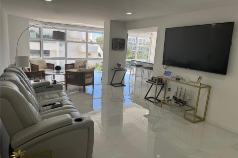 Condominio en venta en Miami Beach, Florida, 1 dormitorio, 139.63 m2 № 1892450 - foto 1
