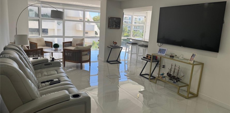 Condominio en Miami Beach, Florida, 1 dormitorio № 1892450