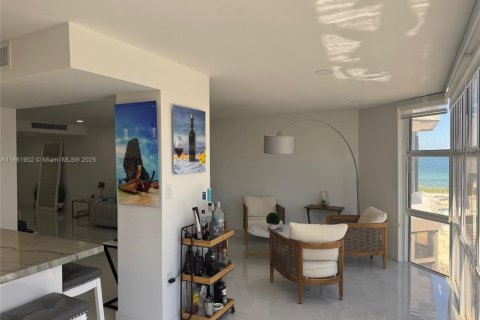 Condominio en venta en Miami Beach, Florida, 1 dormitorio, 139.63 m2 № 1892450 - foto 7
