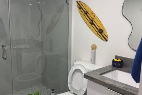 Condominio en venta en Miami Beach, Florida, 1 dormitorio, 139.63 m2 № 1892450 - foto 3