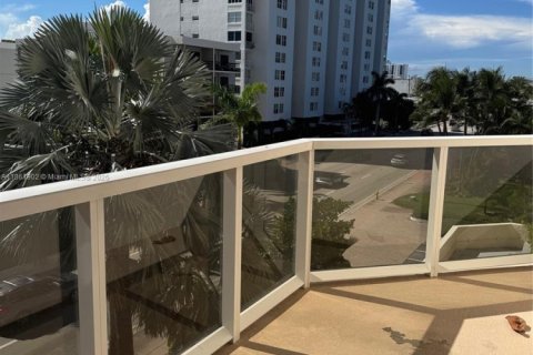 Condominio en venta en Miami Beach, Florida, 1 dormitorio, 139.63 m2 № 1892450 - foto 16
