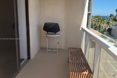 Condominio en venta en Miami Beach, Florida, 1 dormitorio, 139.63 m2 № 1892450 - foto 17