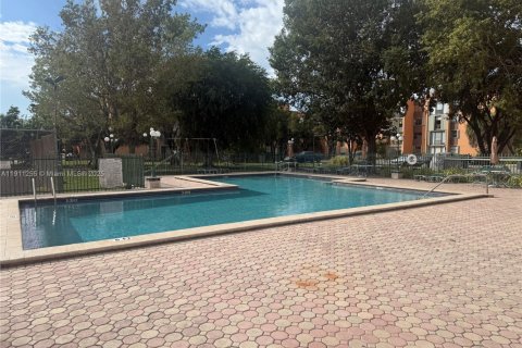 Condo in Miami, Florida, 1 bedroom  № 1968075 - photo 5