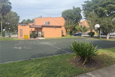 Condo in Miami, Florida, 1 bedroom  № 1968075 - photo 4