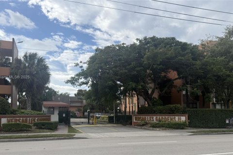 Condo in Miami, Florida, 1 bedroom  № 1968075 - photo 1