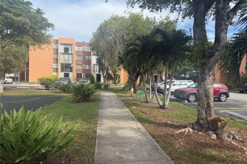 Condo in Miami, Florida, 1 bedroom  № 1968075 - photo 3