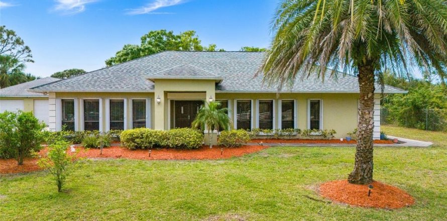 House in Malabar, Florida 4 bedrooms, 222.78 sq.m. № 1582138