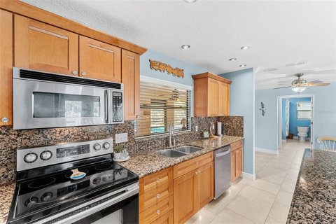 House in Malabar, Florida 4 bedrooms, 222.78 sq.m. № 1582138 - photo 15