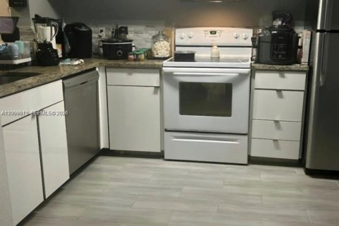 Touwnhouse à louer à Sunrise, Floride: 3 chambres, 119.38 m2 № 2397212 - photo 7