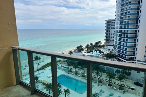 Copropriété à vendre à Hollywood, Floride: 1 chambre, 69.21 m2 № 1979784 - photo 1