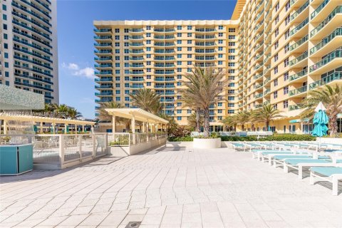 Copropriété à vendre à Hollywood, Floride: 1 chambre, 69.21 m2 № 1979784 - photo 3