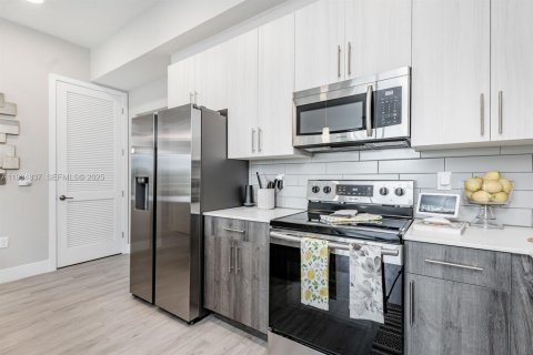 Apartment in Tamarac, Florida 2 bedrooms № 2035764 - photo 6