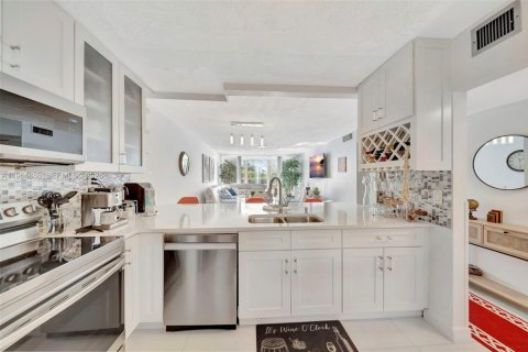 Copropriété à vendre à Lauderdale Lakes, Floride: 2 chambres, 93.83 m2 № 2027113 - photo 4