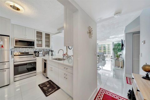 Copropriété à vendre à Lauderdale Lakes, Floride: 2 chambres, 93.83 m2 № 2027113 - photo 6