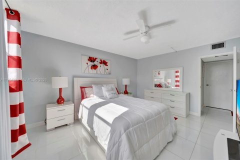 Copropriété à vendre à Lauderdale Lakes, Floride: 2 chambres, 93.83 m2 № 2027113 - photo 17