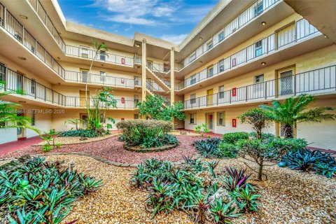 Condo à Lauderdale Lakes, Floride, 2 chambres  № 2027113