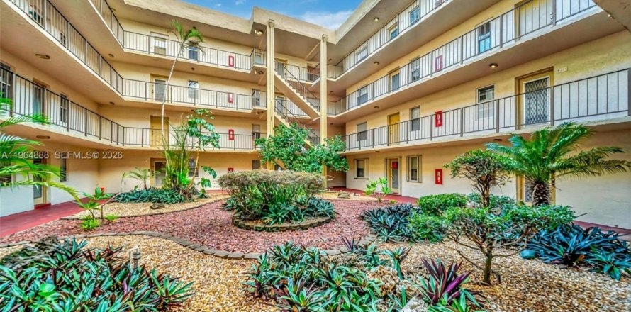 Condo à Lauderdale Lakes, Floride, 2 chambres  № 2027113