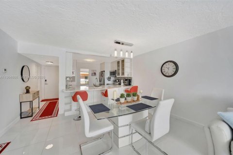 Copropriété à vendre à Lauderdale Lakes, Floride: 2 chambres, 93.83 m2 № 2027113 - photo 9