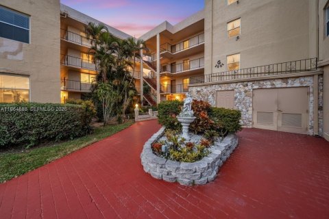 Copropriété à vendre à Lauderdale Lakes, Floride: 2 chambres, 93.83 m2 № 2027113 - photo 25