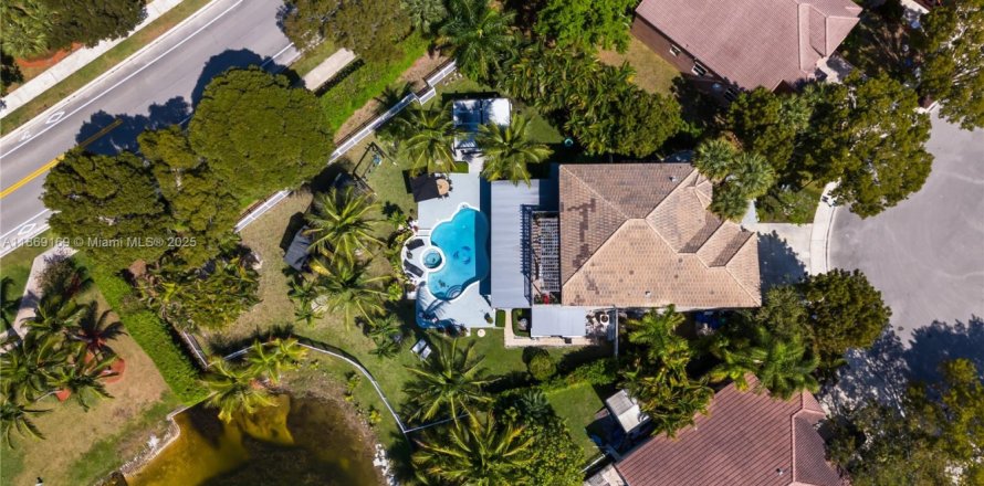 Casa en Miramar, Florida 5 dormitorios, 296.17 m2 № 1896556