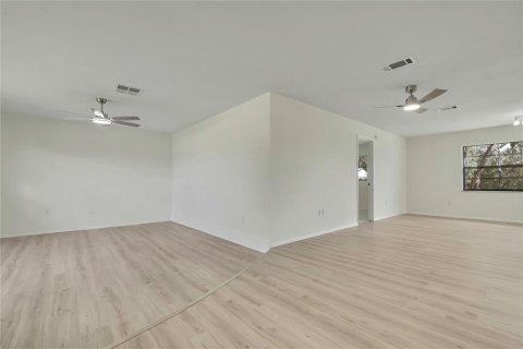 Villa ou maison à vendre à Spring Hill, Floride: 2 chambres, 139.17 m2 № 2437151 - photo 10