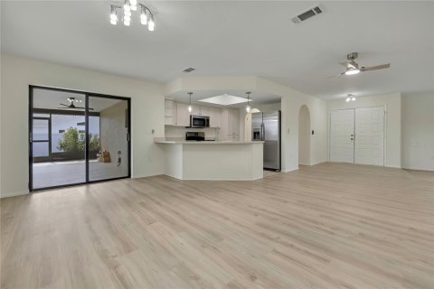 Villa ou maison à vendre à Spring Hill, Floride: 2 chambres, 139.17 m2 № 2437151 - photo 24