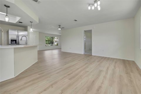 Villa ou maison à vendre à Spring Hill, Floride: 2 chambres, 139.17 m2 № 2437151 - photo 25