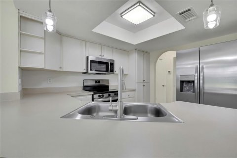 Villa ou maison à vendre à Spring Hill, Floride: 2 chambres, 139.17 m2 № 2437151 - photo 13