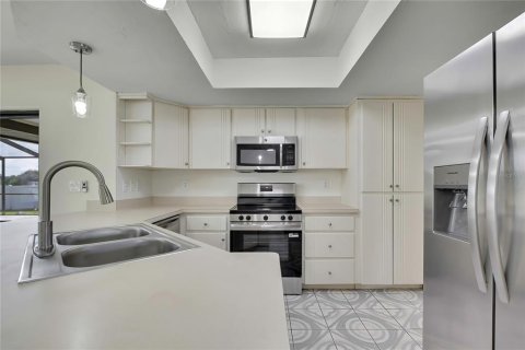 Villa ou maison à vendre à Spring Hill, Floride: 2 chambres, 139.17 m2 № 2437151 - photo 12