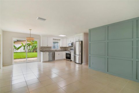 Casa en venta en Orlando, Florida, 4 dormitorios, 116.13 m2 № 1899279 - foto 9