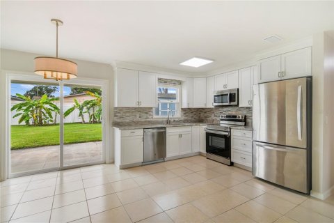 Casa en venta en Orlando, Florida, 4 dormitorios, 116.13 m2 № 1899279 - foto 2