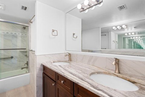 Condo in Jupiter, Florida, 2 bedrooms  № 2185704 - photo 23