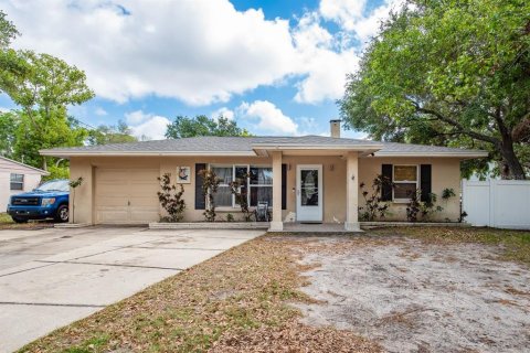 House in Dunedin, Florida 2 bedrooms, 76.64 sq.m. № 1612843 - photo 1