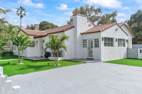 House in Miami, Florida 4 bedrooms, 102.66 sq.m. № 2053687 - photo 17