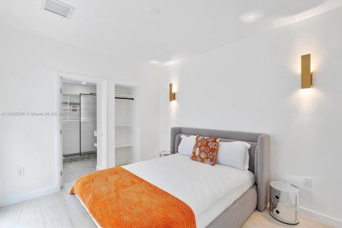 House in Miami, Florida 4 bedrooms, 102.66 sq.m. № 2053687 - photo 6